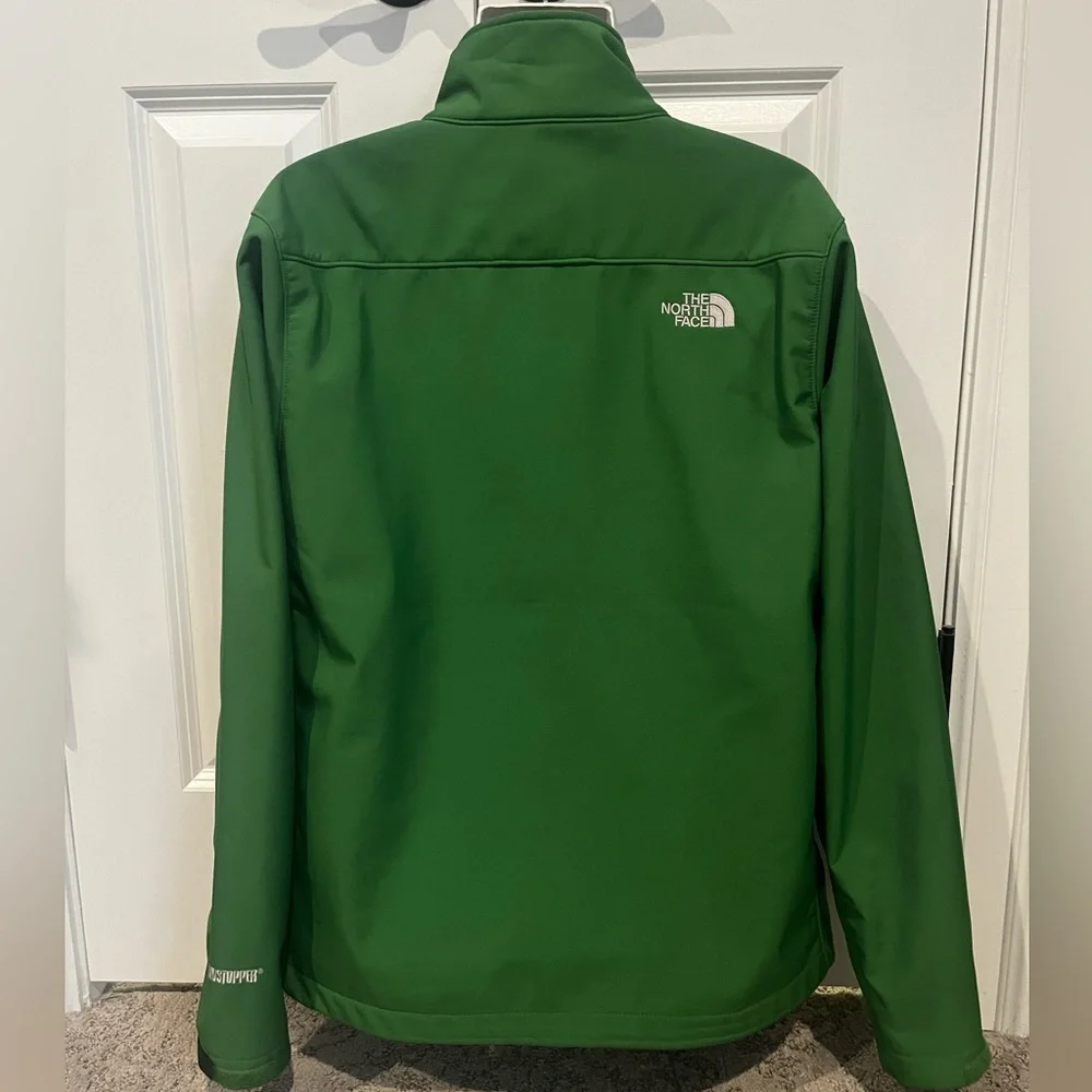 North Face mens light jacket. - Picture 2 of 3
